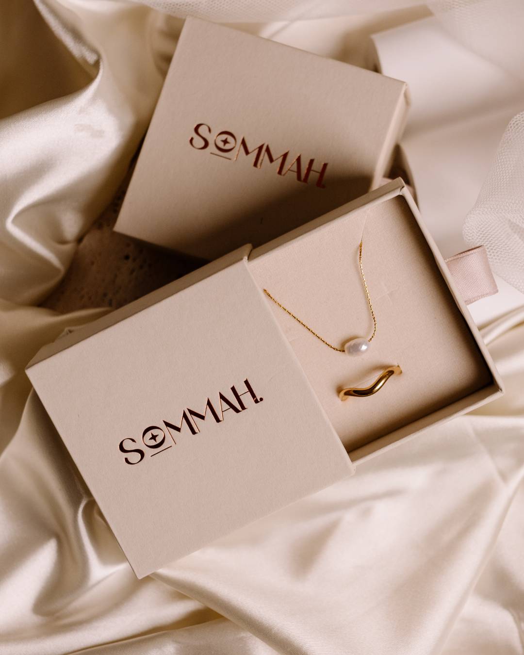 Freshwater pearl dainty necklace and waterproof gold plated ring in jewellery box