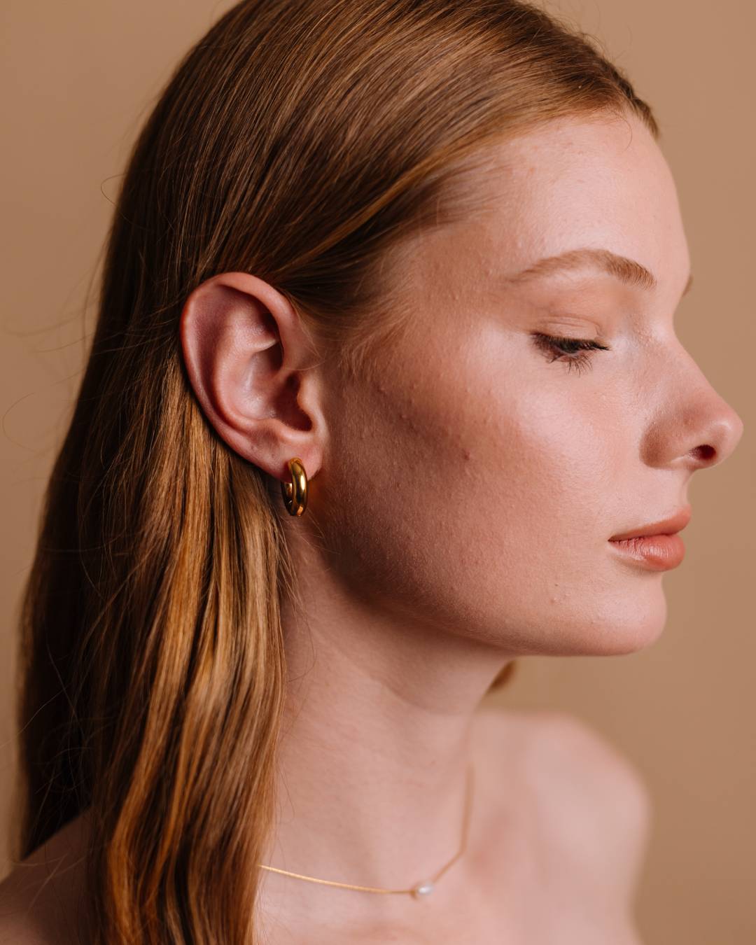 Waterproof gold plated huggie hoop earring with freshwater pearl dainty necklace
