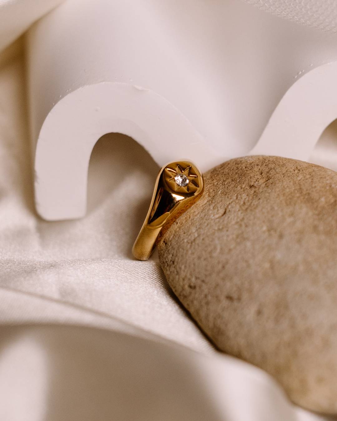 Gold plated waterproof signet ring with zircon