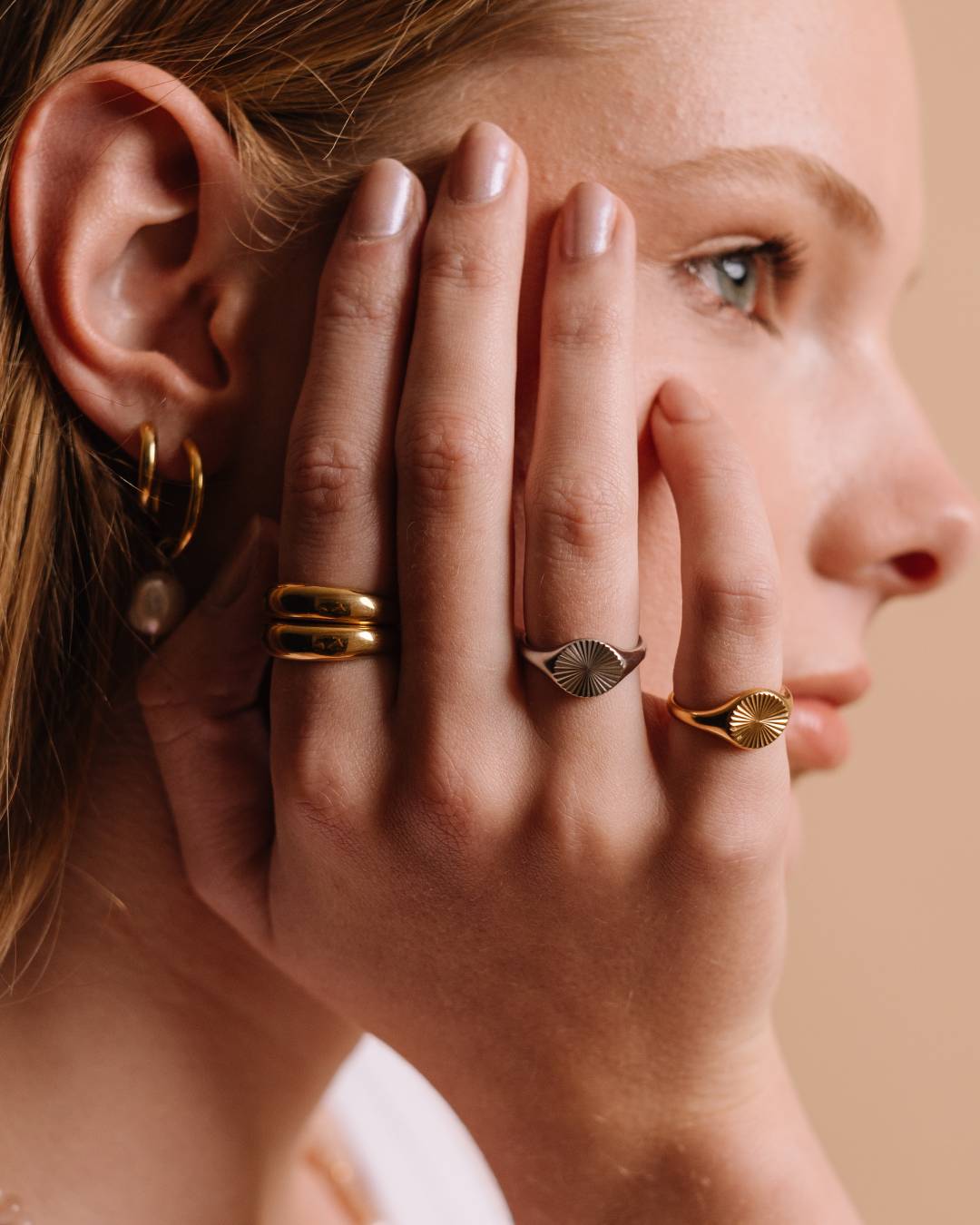 Stainless steel silver and gold plated waterproof rings with freshwater pearl drop hoop earring