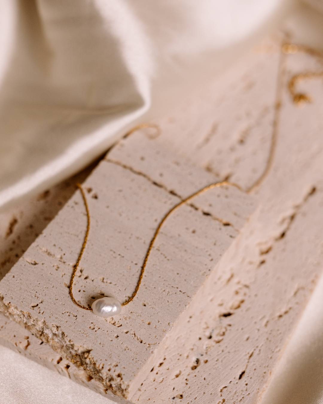 Freshwater pearl gold plated dainty necklace