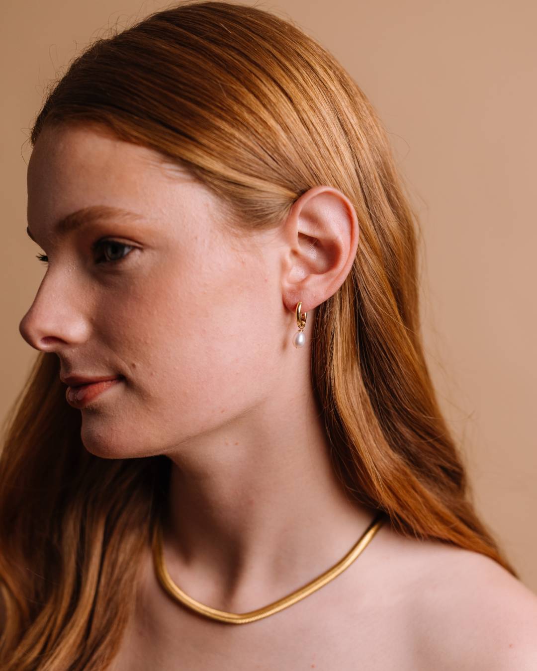 Freshwater pearl gold vermeil hoop wedding earring with with waterproof gold plated herringbone chain necklace